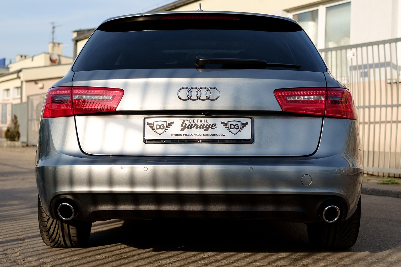 奥迪Q6七座对比奔驰GLC，大空间与豪华感的终极决择