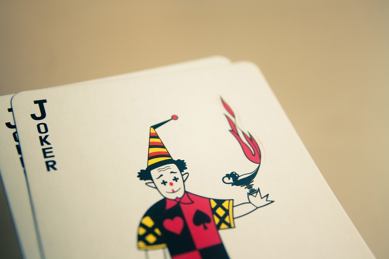 双扣扑克牌里的飞机，会打的人，早就不靠运气了